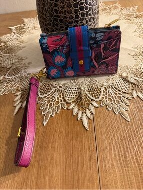 Fossil Blue, Purple & Black Floral Pattern Wallet Snap Closure 5”x3” Never Used